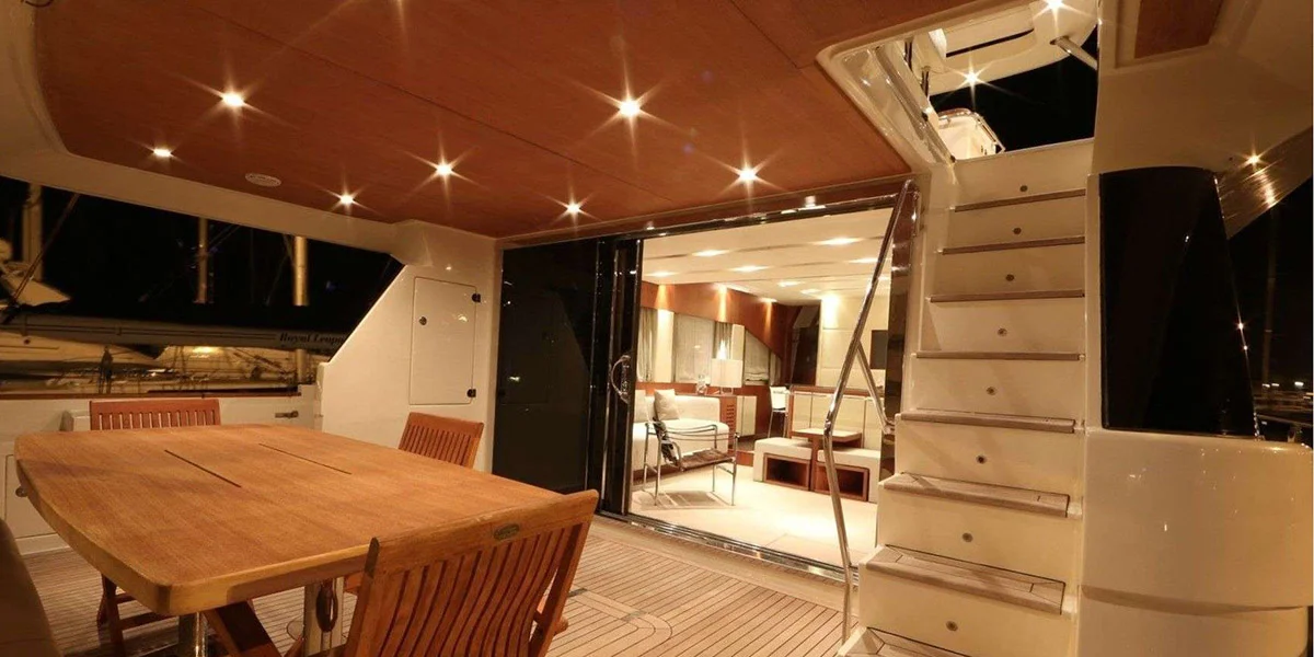 QUESTA-E-VITA-Luxury-Charter-Yacht-Aicon-77-Fly-Aft-Deck-Night