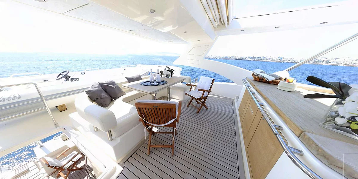 QUESTA-E-VITA-Luxury-Charter-Yacht-Aicon-77-Fly-FLy-Bridge
