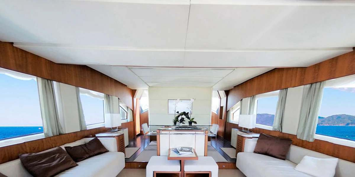 QUESTA-E-VITA-Luxury-Charter-Yacht-Aicon-77-Fly-Man-Salon