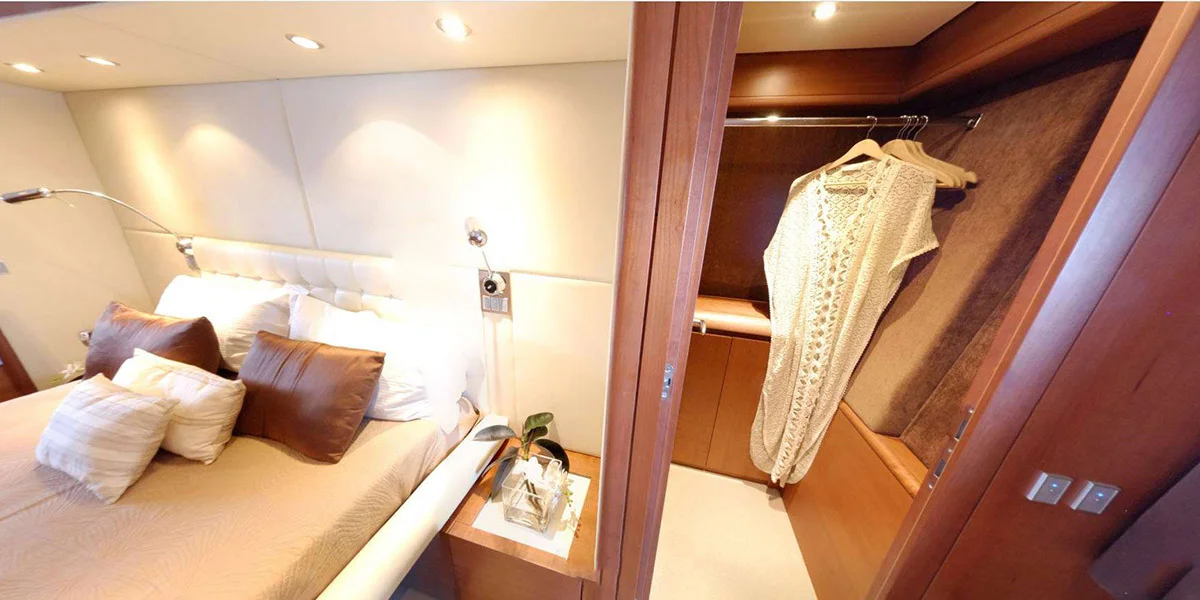 QUESTA-E-VITA-Luxury-Charter-Yacht-Aicon-77-Fly-Master-Cabin-Walk-in-Closet