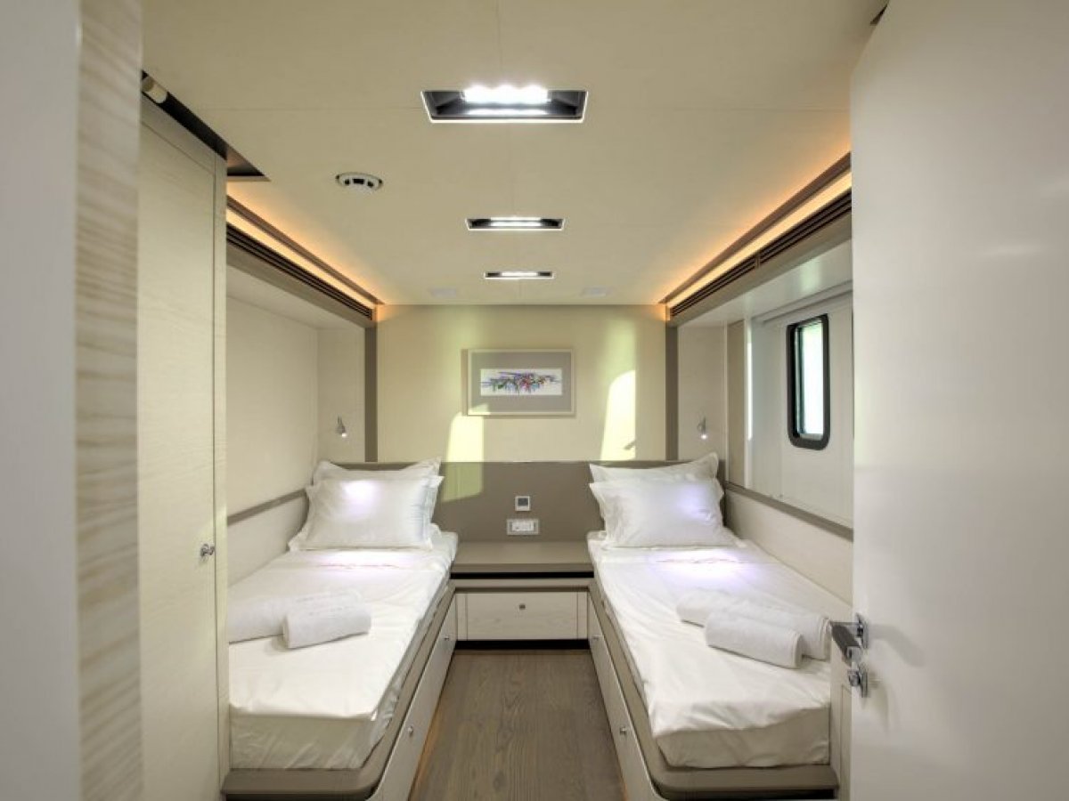 Charter Yacht-ARCHSEA-7