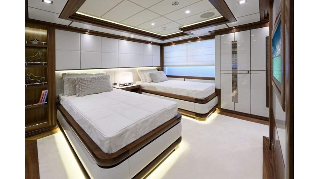 , Immersive, Immersive is equipped with features such as a water terrace that dazzles with its design, a 13m Ocean 43 Goldfish chase boat and various water toys