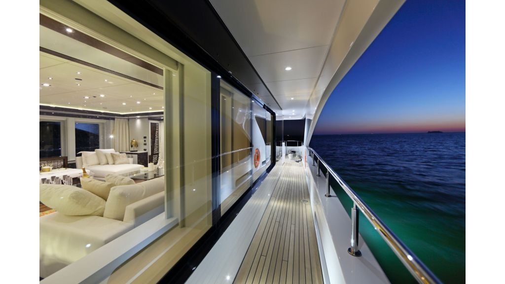 , Immersive, Thanks to the flexible cabin layout, you can accommodate 12 guests (up to 14 guests) and have a luxurious experience