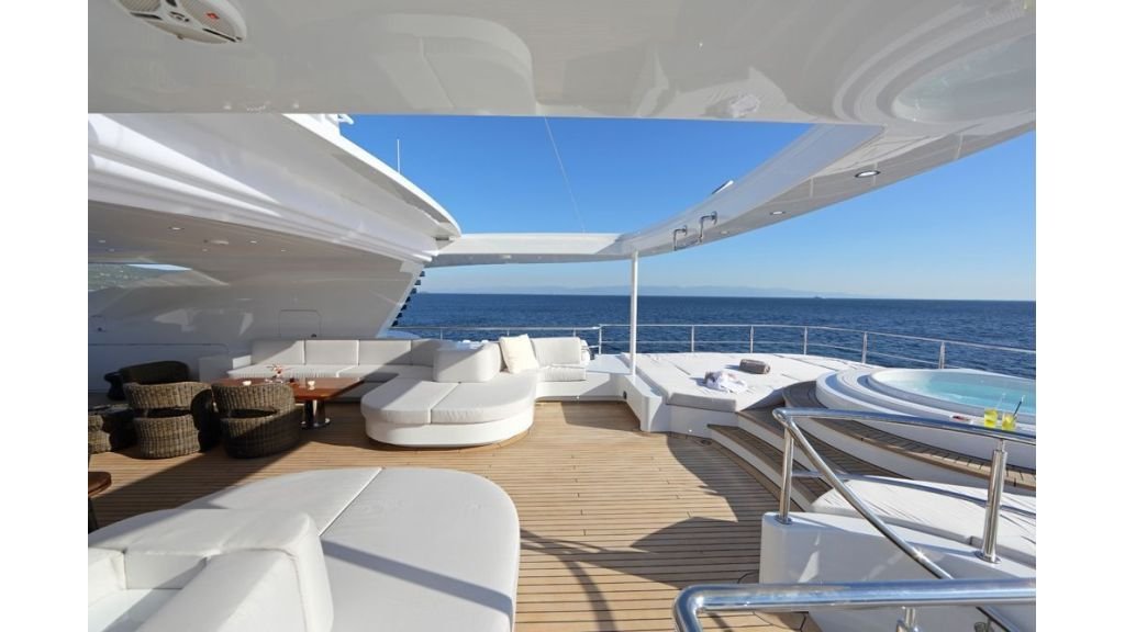 , Immersive, Filled with extras such as water toys, a 13m Ocean 43 Goldfish chase boat and a 6m slide, Immersiv promises an unforgettable sea holiday